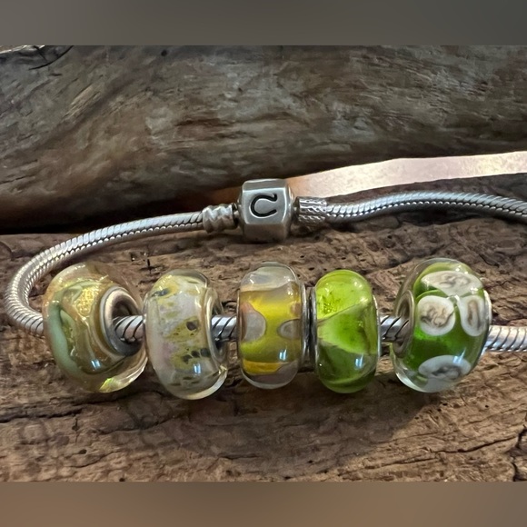 New Authentic Chamilia Charm Whimsical Sea Murano Bead Silver Yellow Green White - Picture 2 of 4